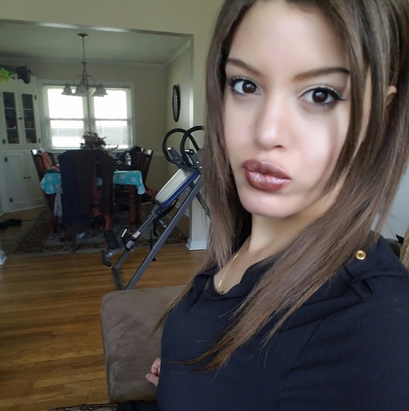 Meet your Posh Ambassador Lola💋 - Picture 2 of 4